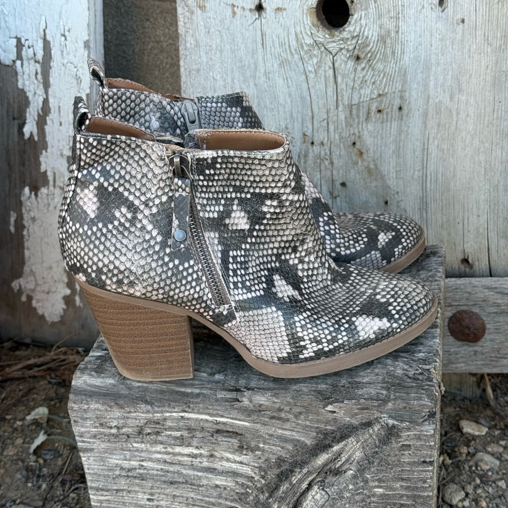 Stylish Snake Print Ankle Boots